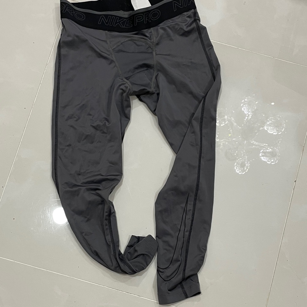 Nike Pro Charcoal Leggings 3/4 size medium